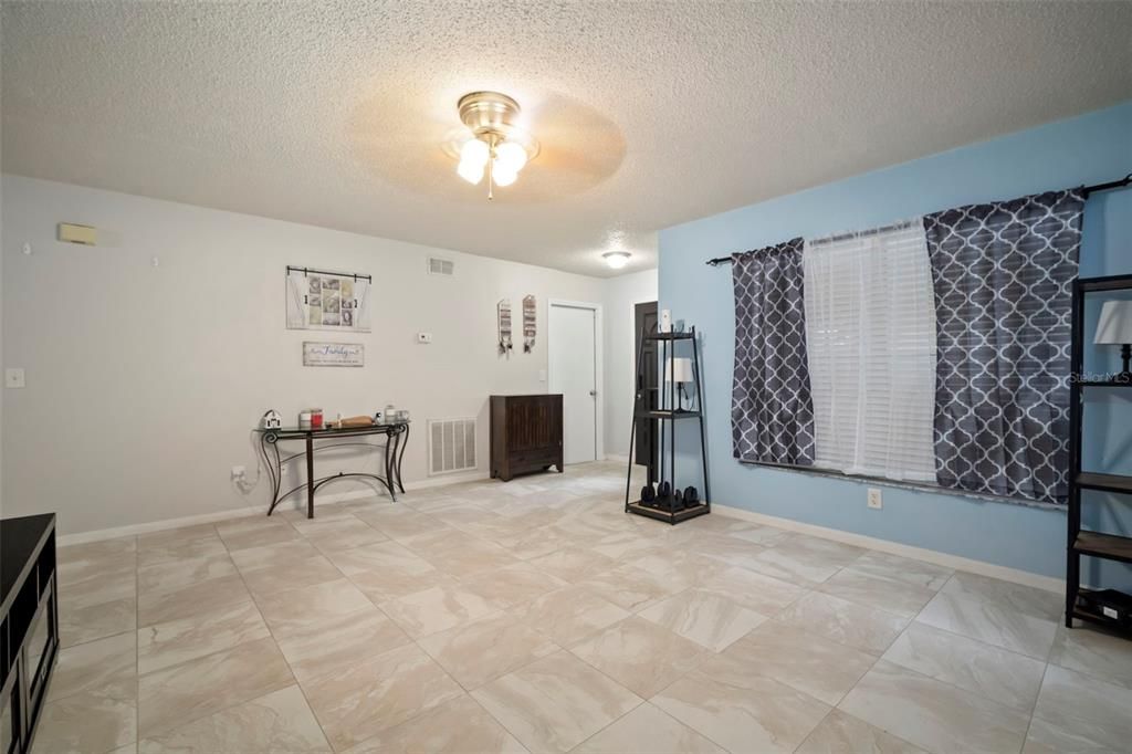 Active With Contract: $325,000 (4 beds, 2 baths, 1438 Square Feet)