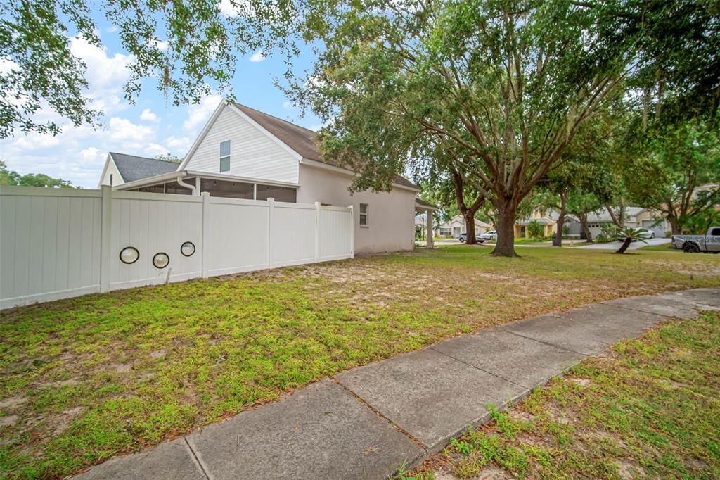 Active With Contract: $325,000 (4 beds, 2 baths, 1438 Square Feet)