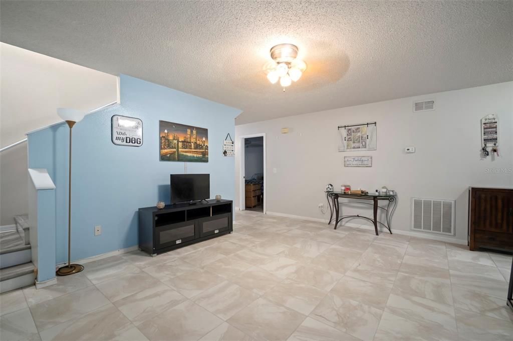 Active With Contract: $325,000 (4 beds, 2 baths, 1438 Square Feet)