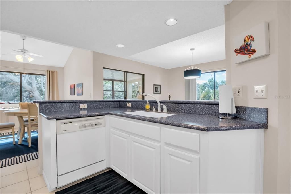 For Sale: $475,000 (2 beds, 2 baths, 1686 Square Feet)