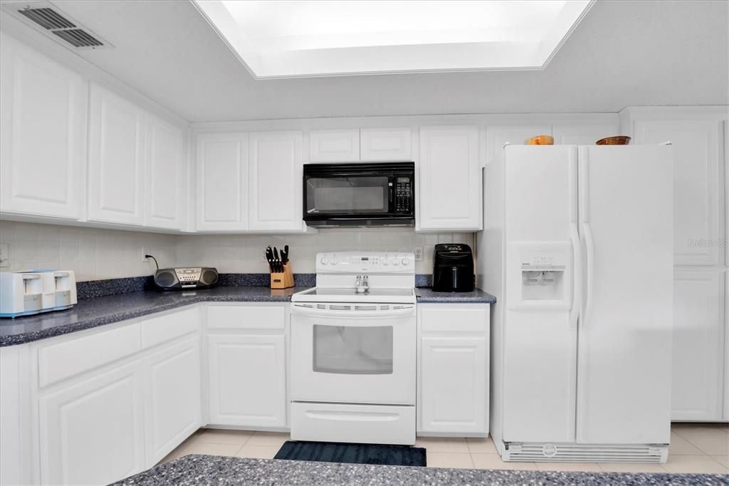 For Sale: $475,000 (2 beds, 2 baths, 1686 Square Feet)