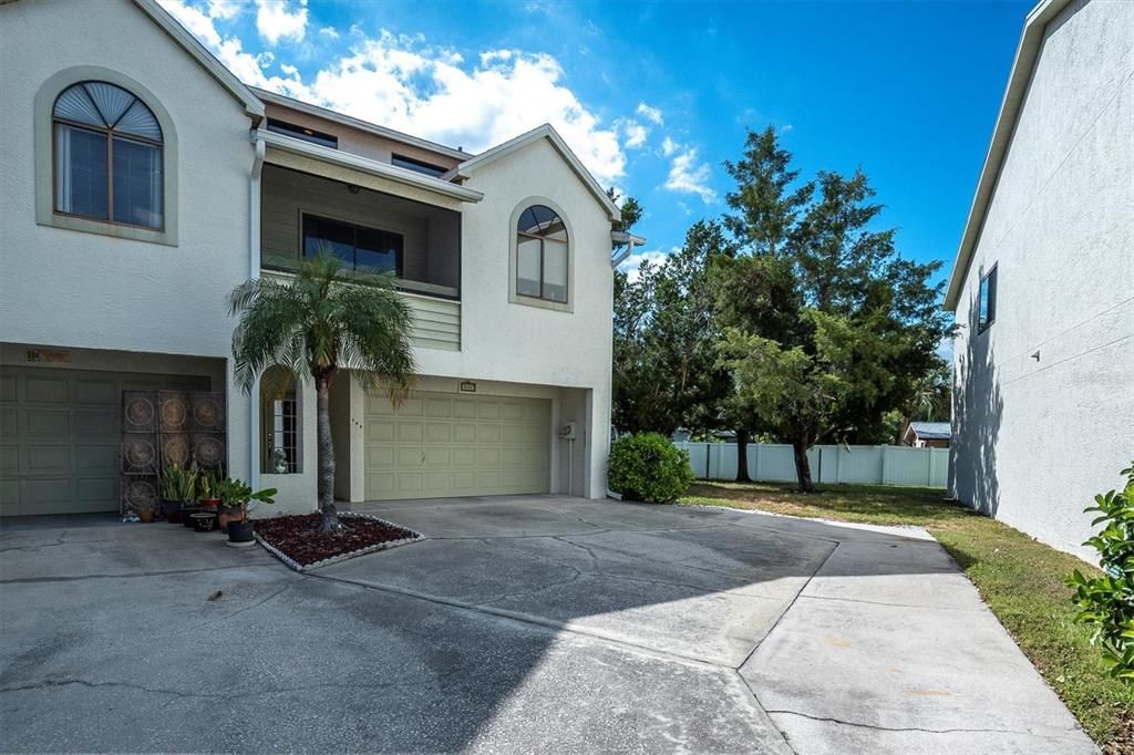 For Sale: $475,000 (2 beds, 2 baths, 1686 Square Feet)