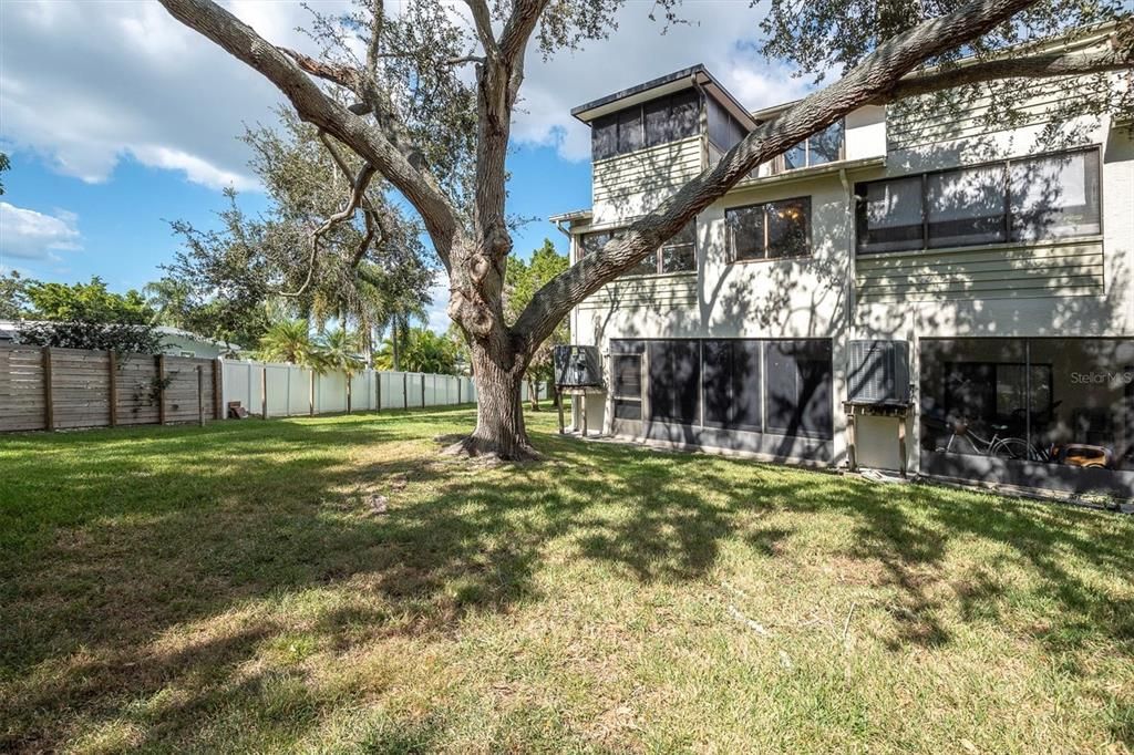 For Sale: $475,000 (2 beds, 2 baths, 1686 Square Feet)