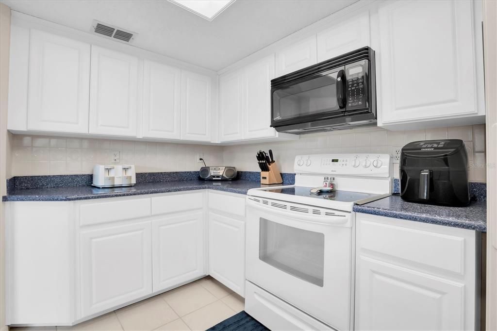 For Sale: $475,000 (2 beds, 2 baths, 1686 Square Feet)