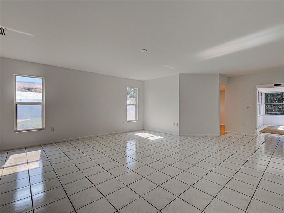 For Sale: $285,000 (2 beds, 2 baths, 1432 Square Feet)