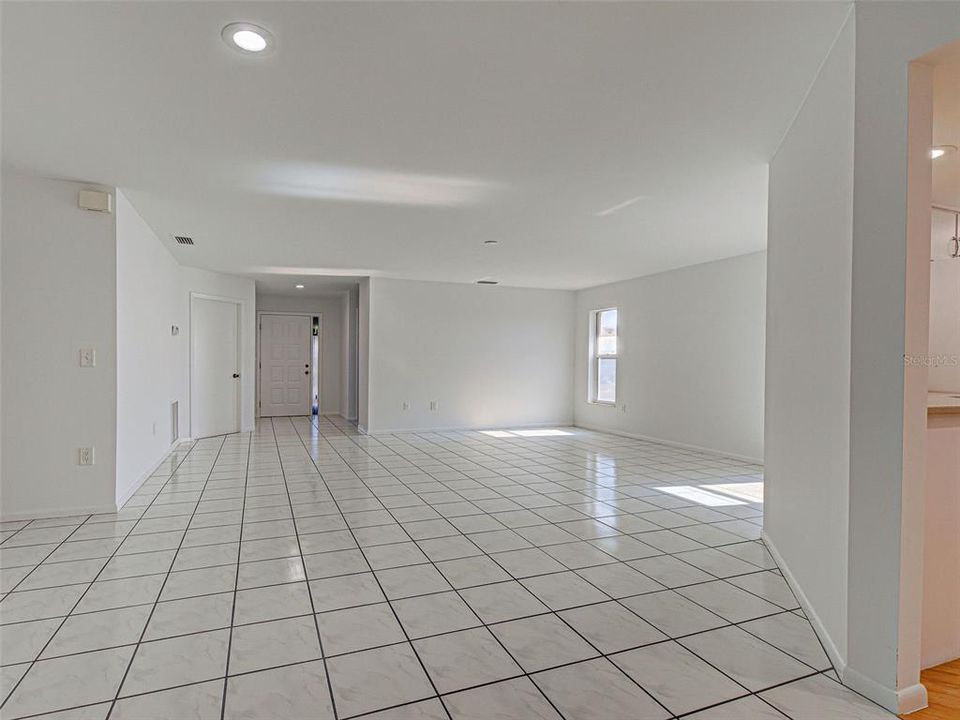 For Sale: $285,000 (2 beds, 2 baths, 1432 Square Feet)