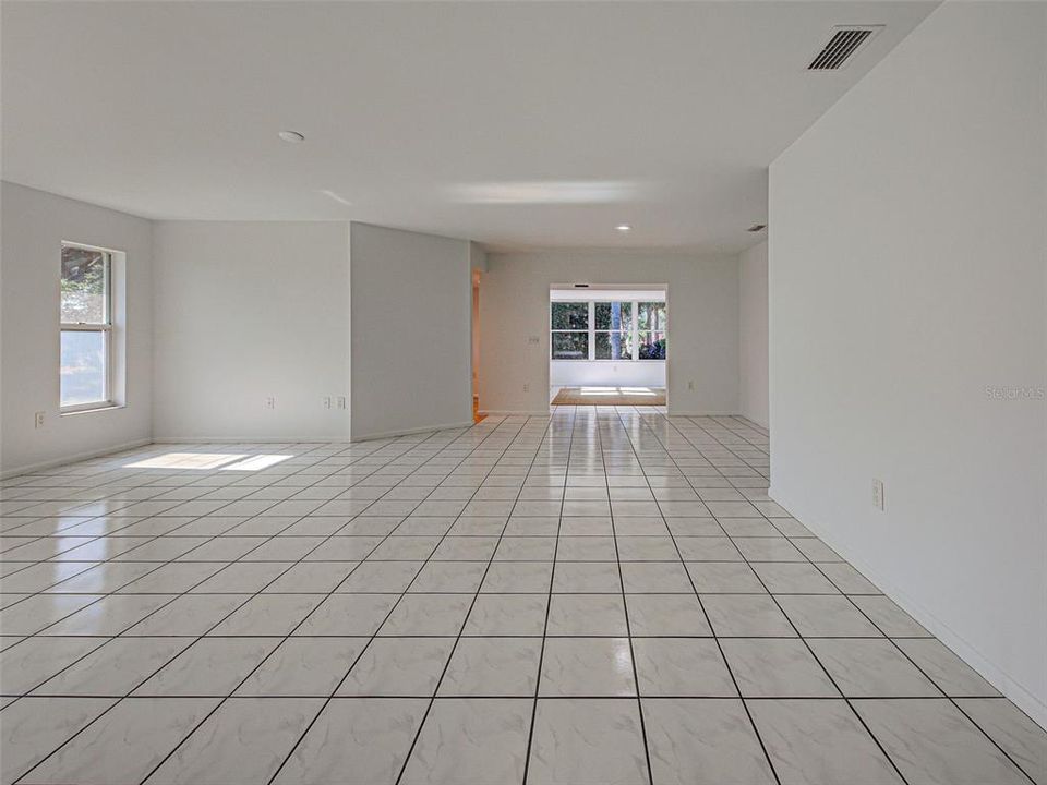 For Sale: $285,000 (2 beds, 2 baths, 1432 Square Feet)