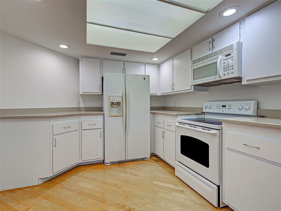 For Sale: $285,000 (2 beds, 2 baths, 1432 Square Feet)