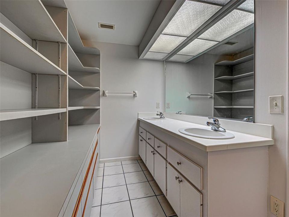 For Sale: $285,000 (2 beds, 2 baths, 1432 Square Feet)