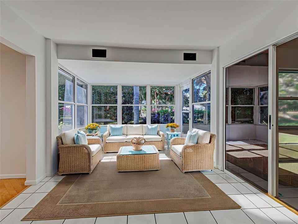 For Sale: $285,000 (2 beds, 2 baths, 1432 Square Feet)