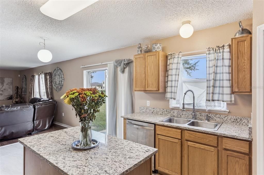 For Sale: $389,000 (5 beds, 2 baths, 3072 Square Feet)