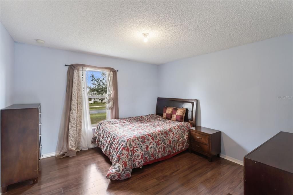 For Sale: $389,000 (5 beds, 2 baths, 3072 Square Feet)