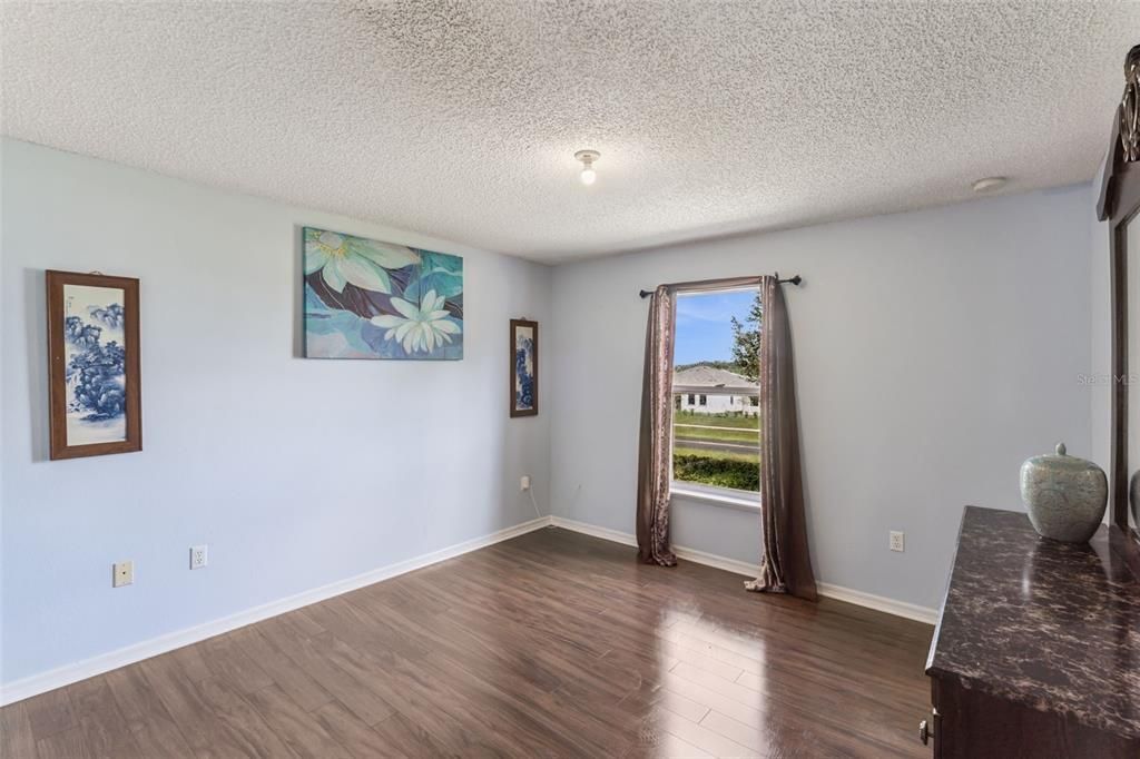 For Sale: $389,000 (5 beds, 2 baths, 3072 Square Feet)