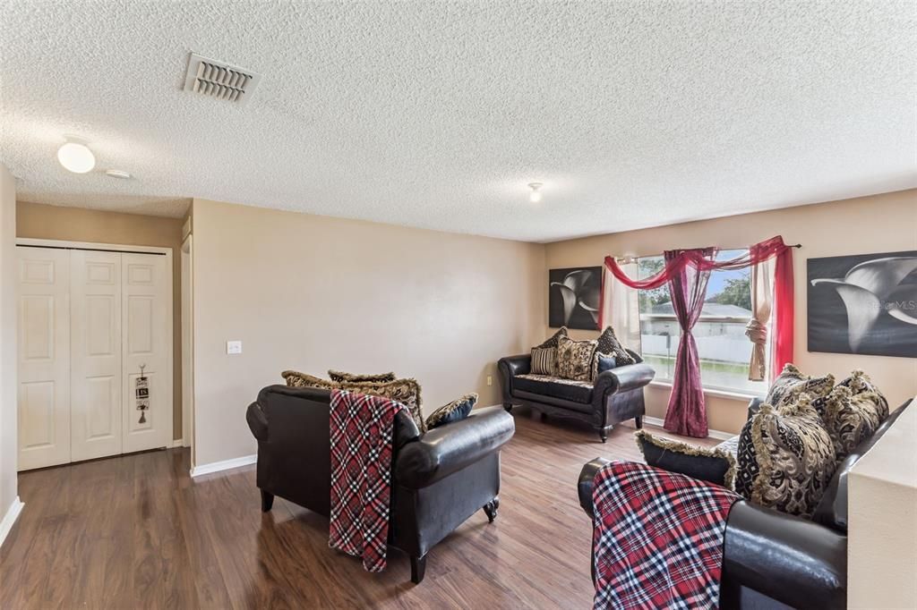 For Sale: $389,000 (5 beds, 2 baths, 3072 Square Feet)