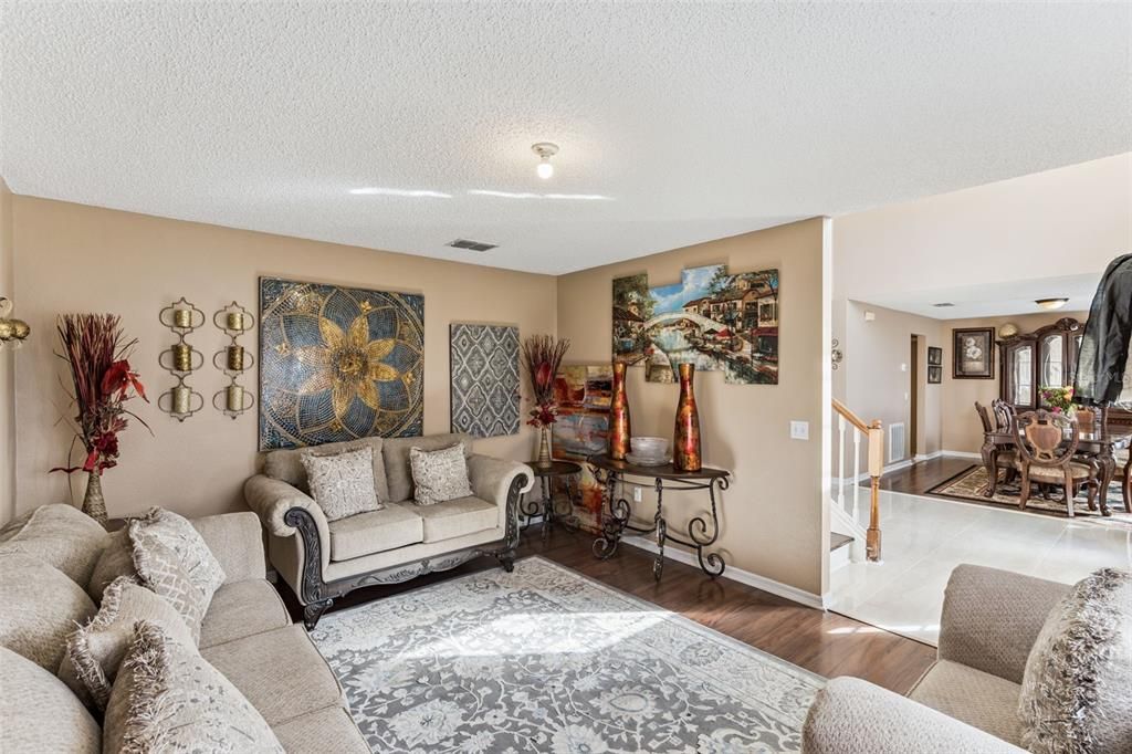 For Sale: $389,000 (5 beds, 2 baths, 3072 Square Feet)