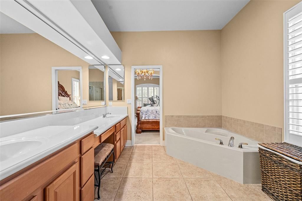 Active With Contract: $724,900 (4 beds, 3 baths, 2994 Square Feet)