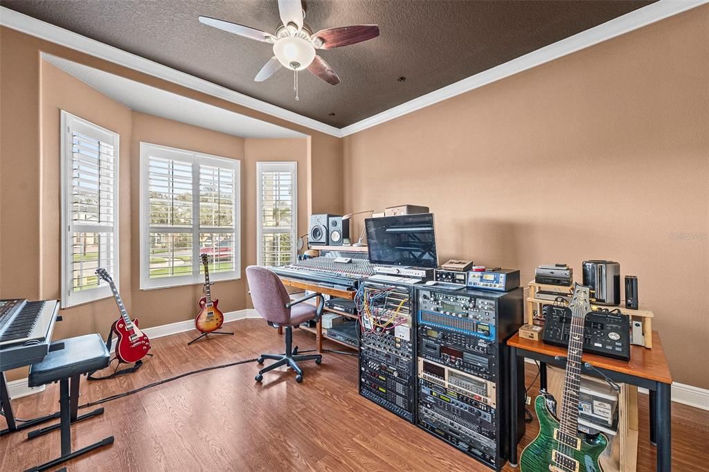 Active With Contract: $724,900 (4 beds, 3 baths, 2994 Square Feet)