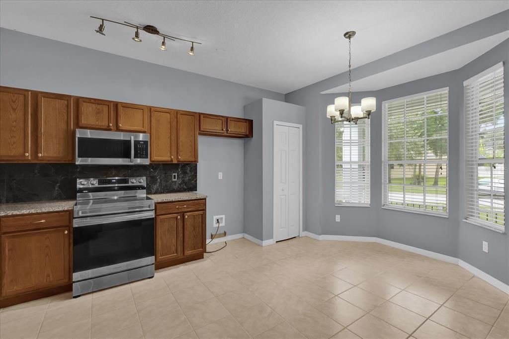 Active With Contract: $340,000 (3 beds, 2 baths, 1555 Square Feet)