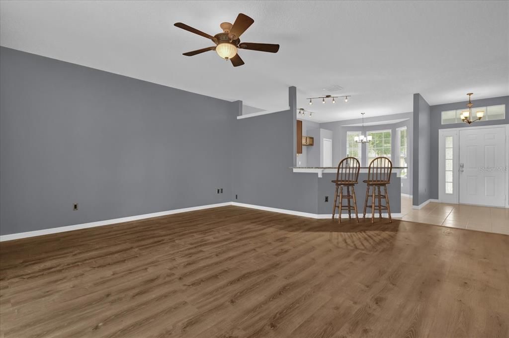 Active With Contract: $340,000 (3 beds, 2 baths, 1555 Square Feet)