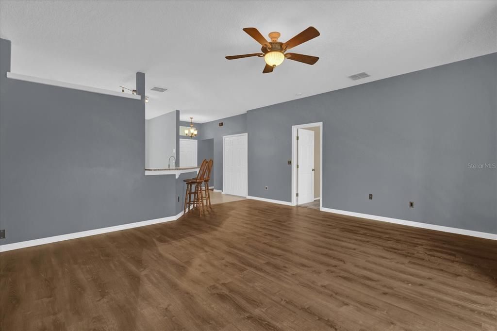 Active With Contract: $340,000 (3 beds, 2 baths, 1555 Square Feet)