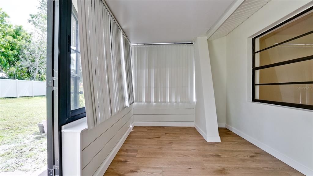 Active With Contract: $275,000 (2 beds, 2 baths, 1218 Square Feet)