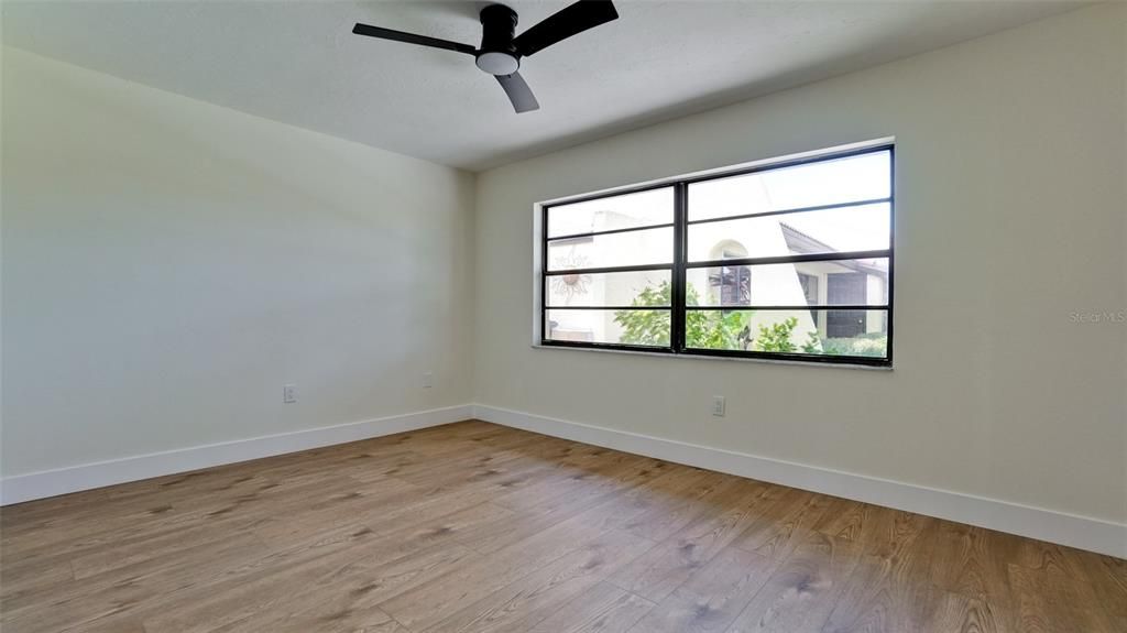 Active With Contract: $275,000 (2 beds, 2 baths, 1218 Square Feet)