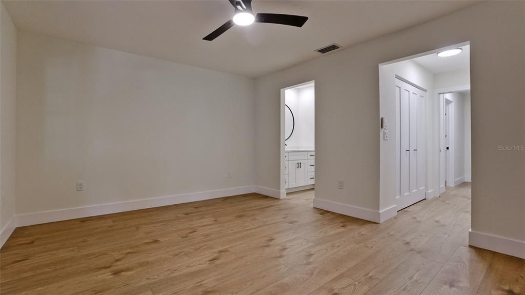 Active With Contract: $275,000 (2 beds, 2 baths, 1218 Square Feet)