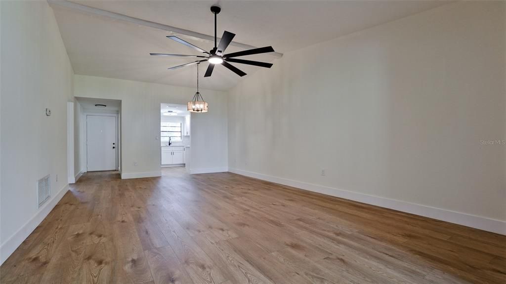 Active With Contract: $275,000 (2 beds, 2 baths, 1218 Square Feet)