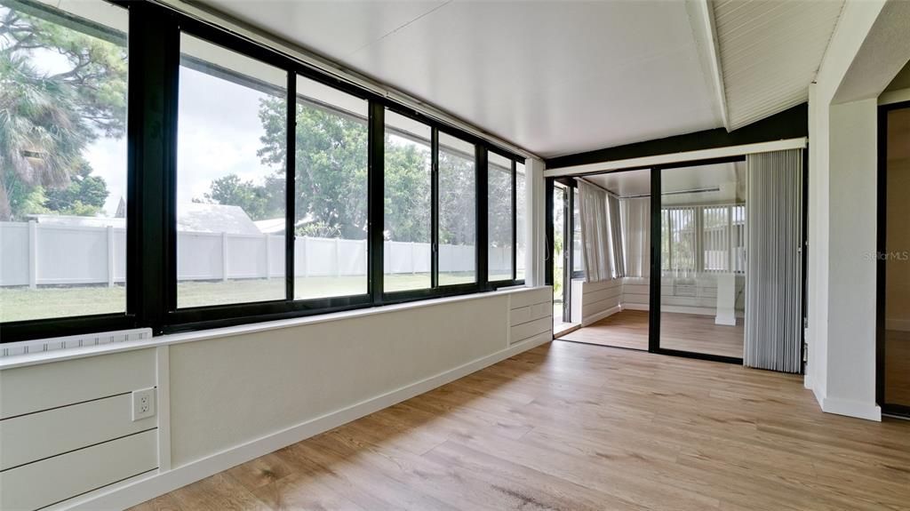 Active With Contract: $275,000 (2 beds, 2 baths, 1218 Square Feet)