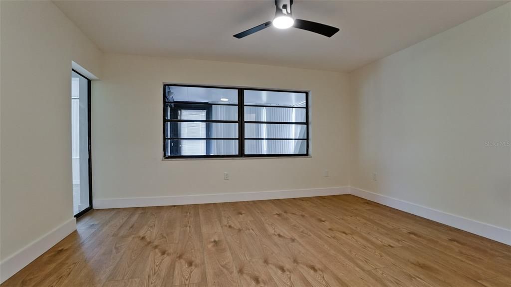 Active With Contract: $275,000 (2 beds, 2 baths, 1218 Square Feet)