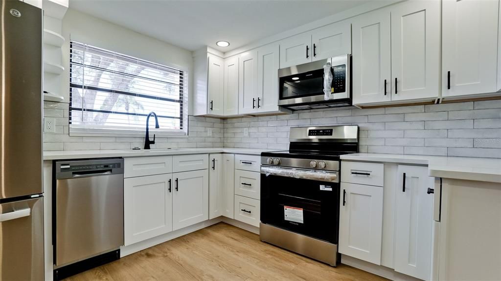 Active With Contract: $275,000 (2 beds, 2 baths, 1218 Square Feet)