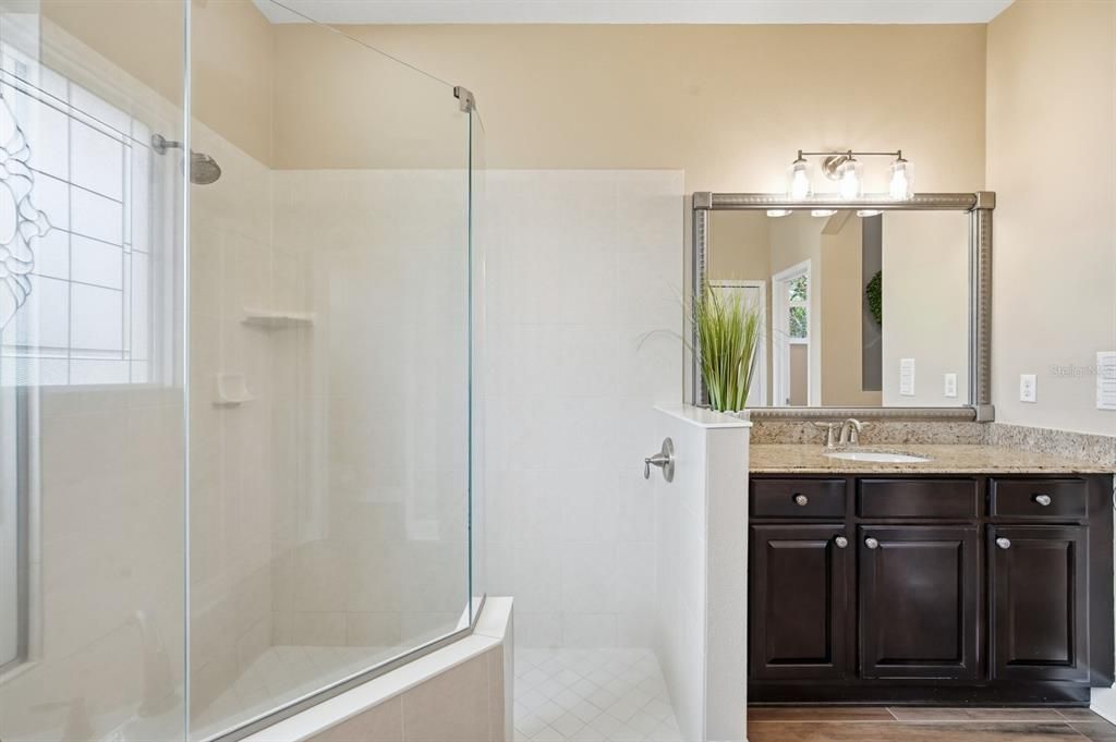 En Venta: $899,000 (4 camas, 3 baños, 2407 Pies cuadrados)