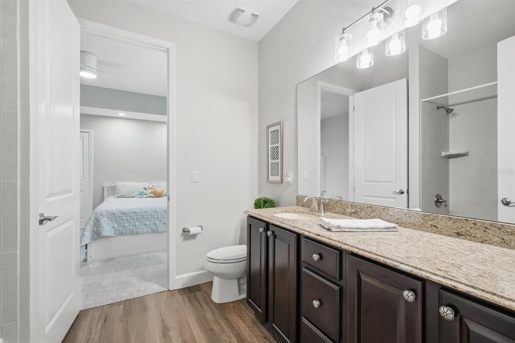 En Venta: $899,000 (4 camas, 3 baños, 2407 Pies cuadrados)