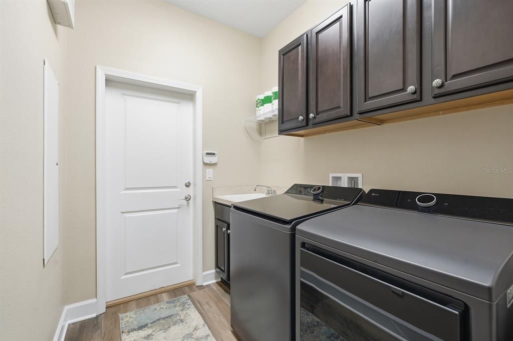 En Venta: $899,000 (4 camas, 3 baños, 2407 Pies cuadrados)