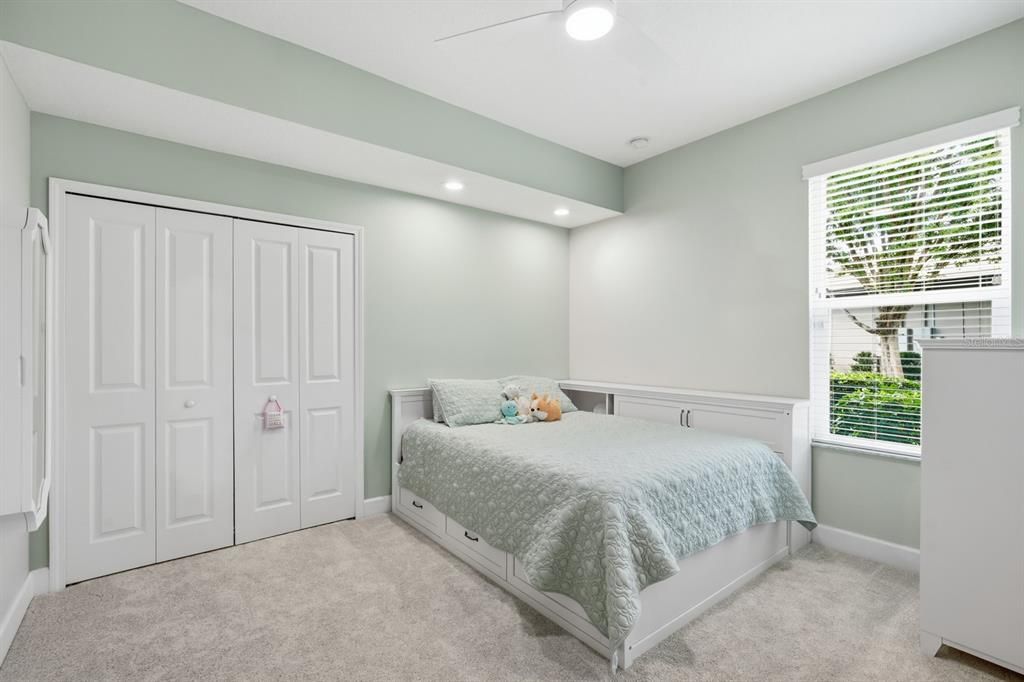 En Venta: $899,000 (4 camas, 3 baños, 2407 Pies cuadrados)