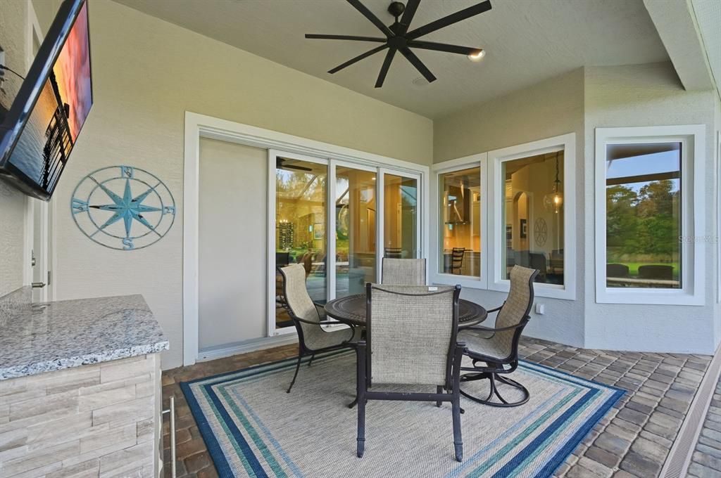 En Venta: $899,000 (4 camas, 3 baños, 2407 Pies cuadrados)