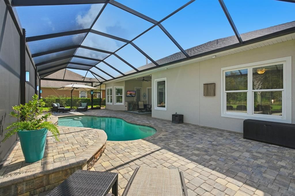 En Venta: $899,000 (4 camas, 3 baños, 2407 Pies cuadrados)