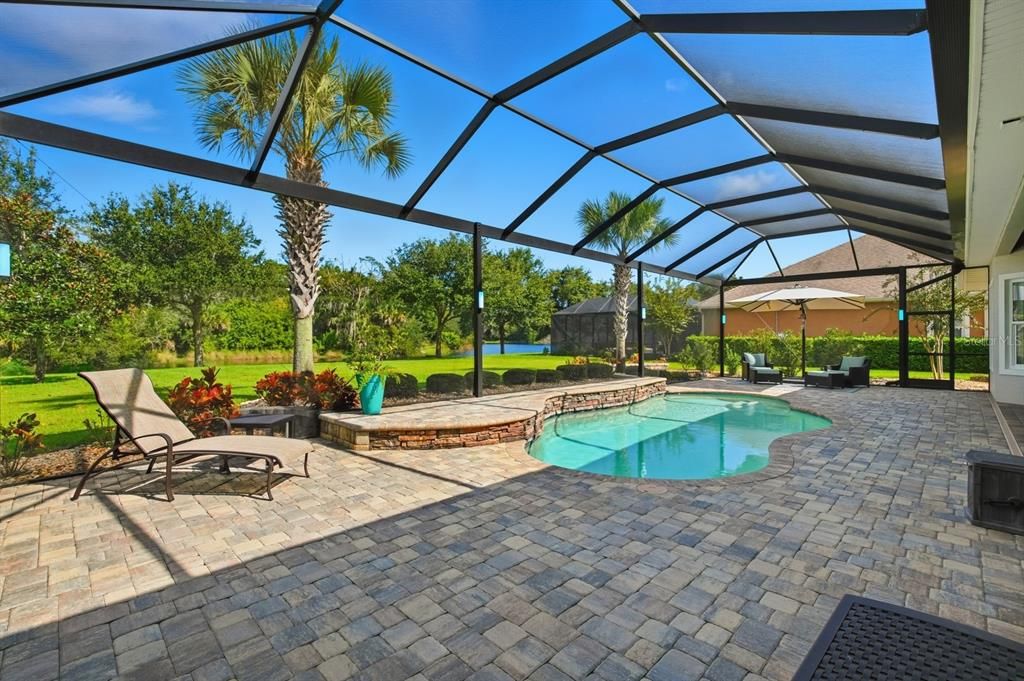 En Venta: $899,000 (4 camas, 3 baños, 2407 Pies cuadrados)