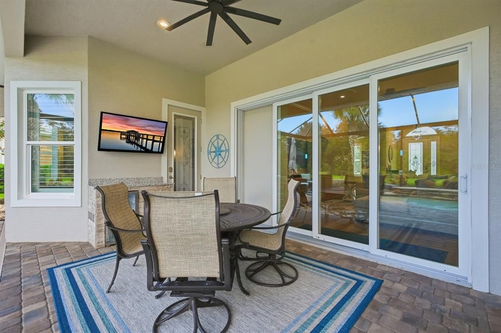 En Venta: $899,000 (4 camas, 3 baños, 2407 Pies cuadrados)