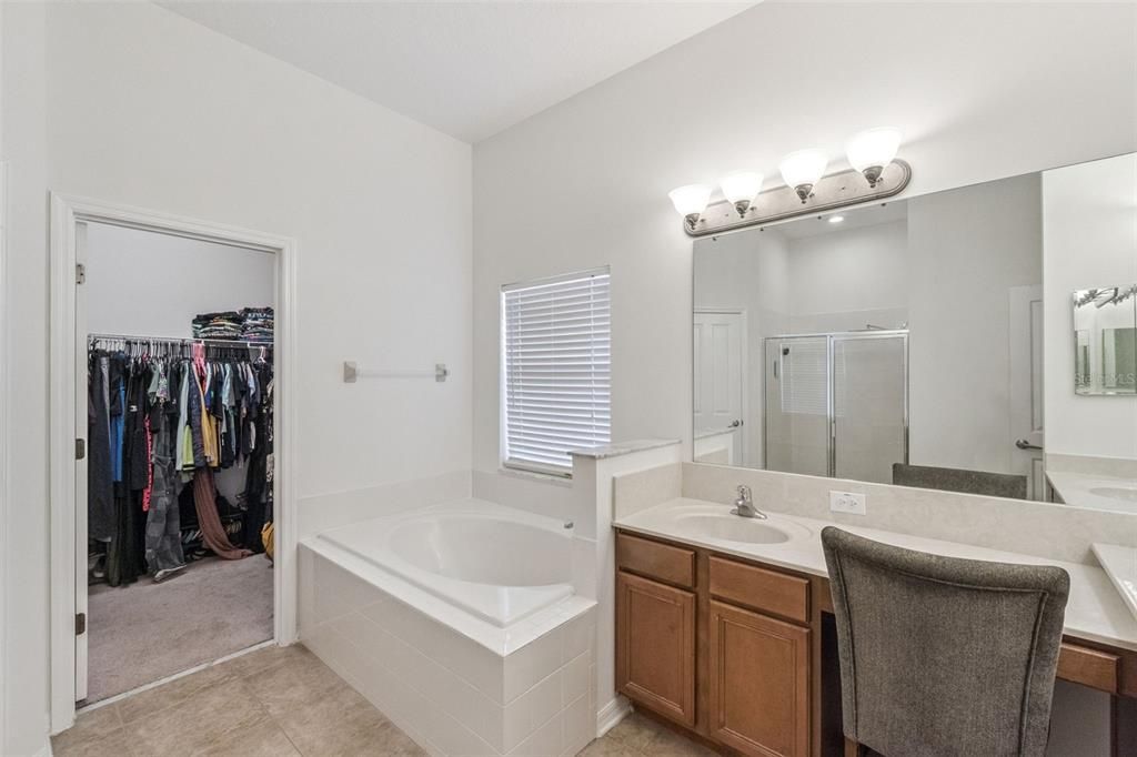 待售: $429,900 (4 贝兹, 3 浴室, 2386 平方英尺)