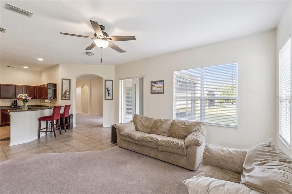 待售: $429,900 (4 贝兹, 3 浴室, 2386 平方英尺)