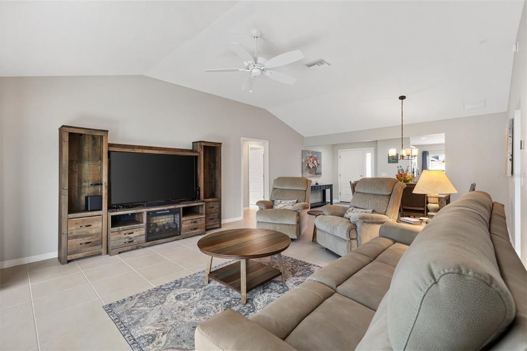 For Sale: $439,000 (3 beds, 2 baths, 1569 Square Feet)