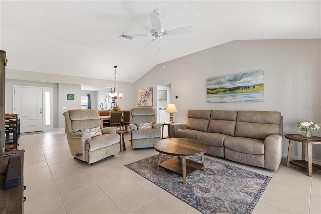 For Sale: $439,000 (3 beds, 2 baths, 1569 Square Feet)