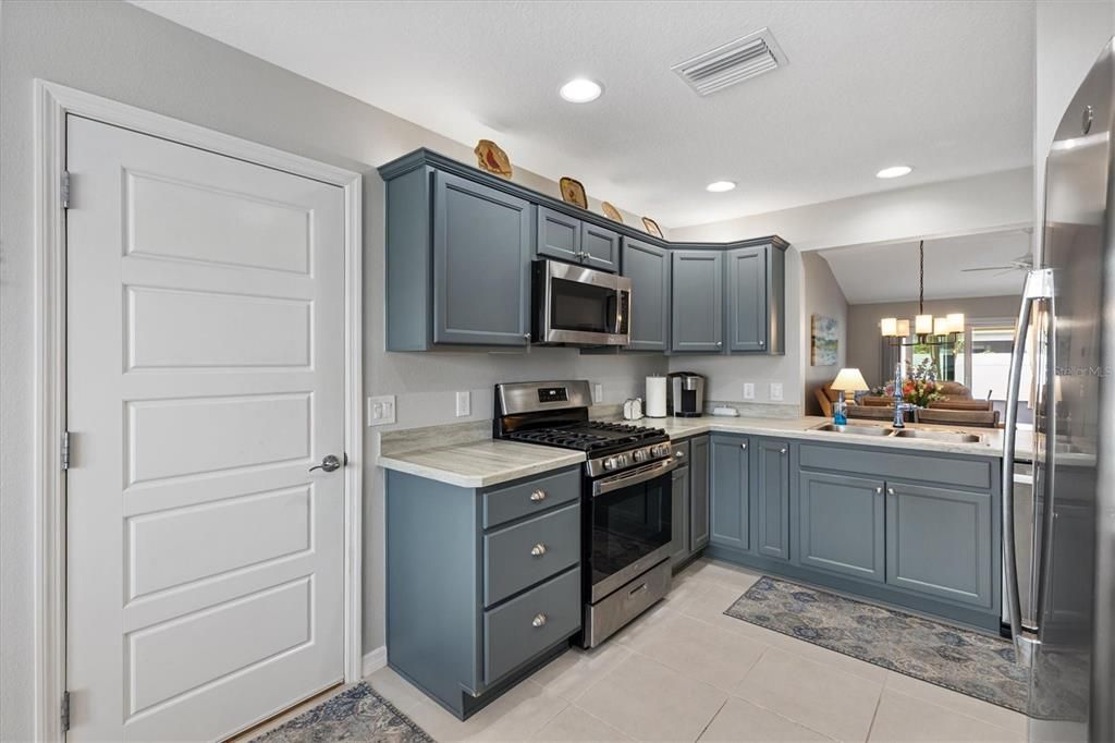 For Sale: $439,000 (3 beds, 2 baths, 1569 Square Feet)