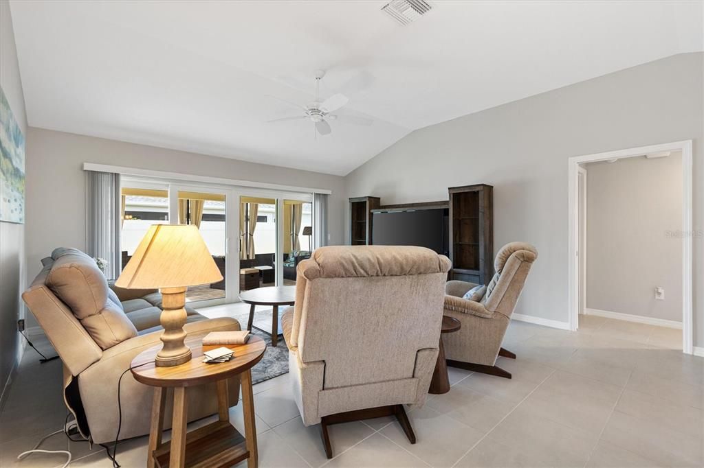 For Sale: $439,000 (3 beds, 2 baths, 1569 Square Feet)