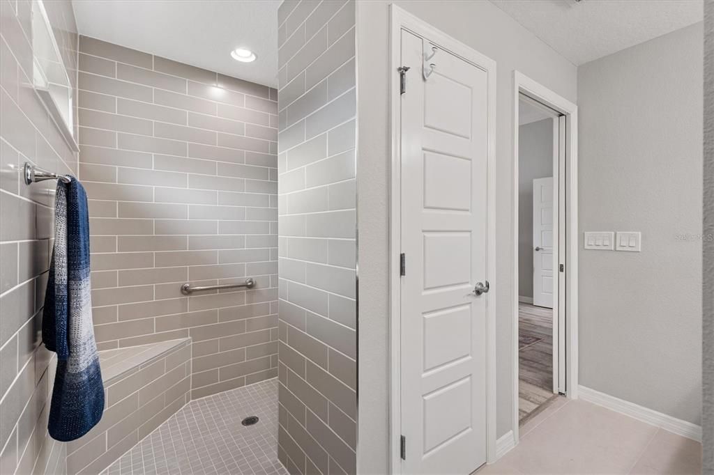 For Sale: $439,000 (3 beds, 2 baths, 1569 Square Feet)