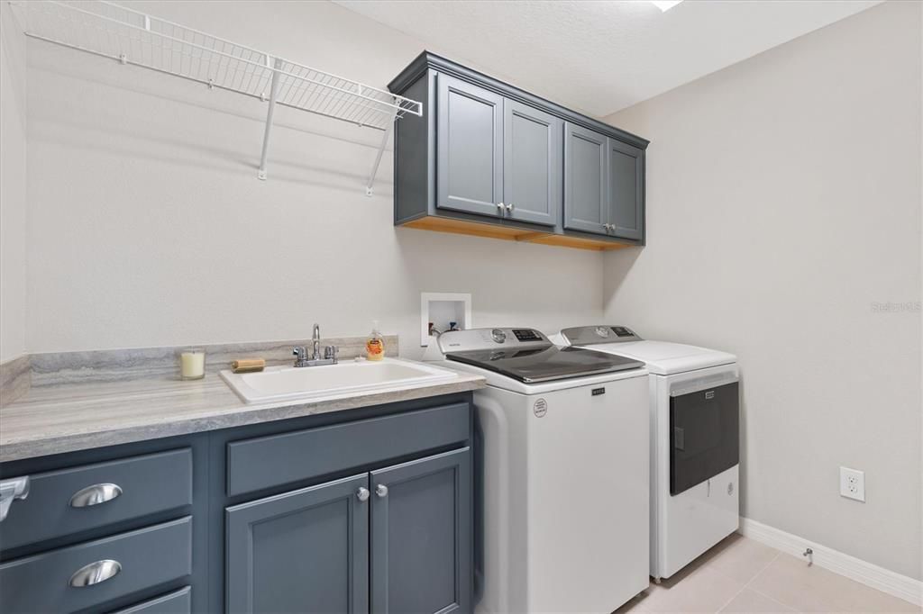 For Sale: $439,000 (3 beds, 2 baths, 1569 Square Feet)