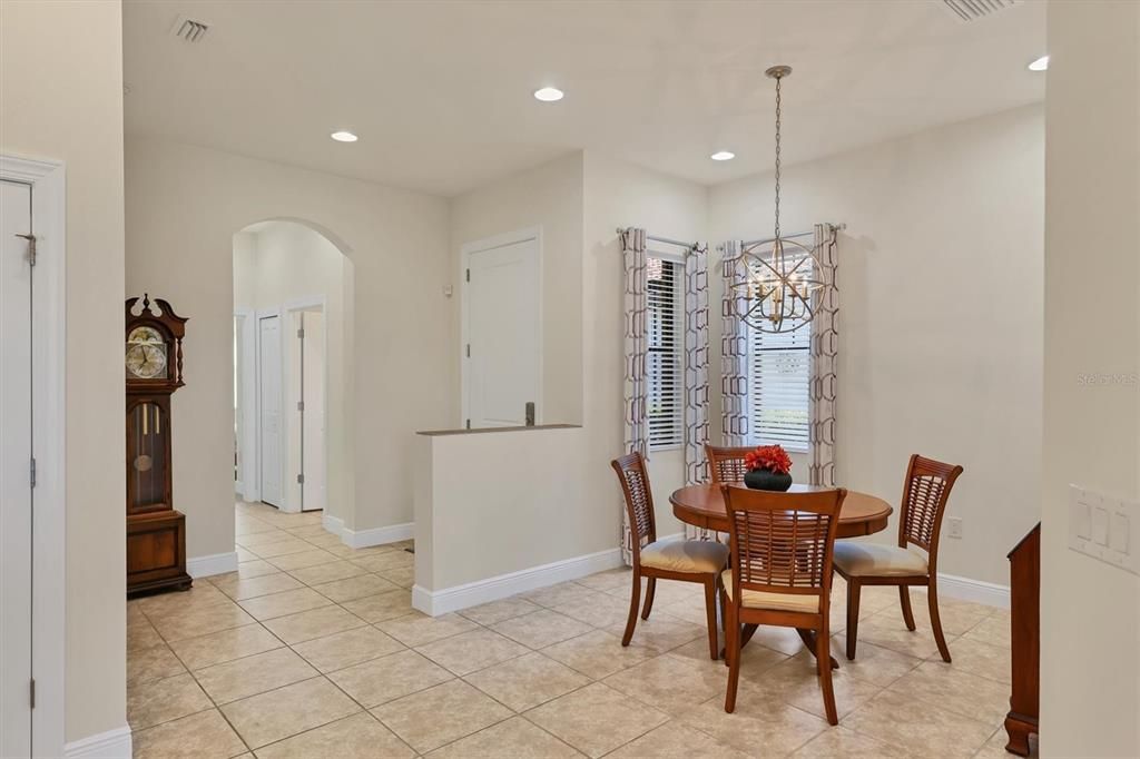 For Sale: $413,000 (2 beds, 2 baths, 1581 Square Feet)