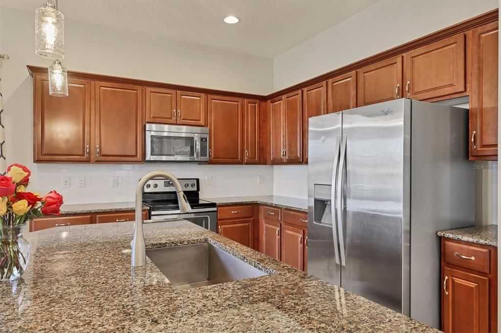 For Sale: $413,000 (2 beds, 2 baths, 1581 Square Feet)