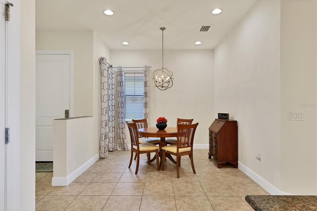 For Sale: $413,000 (2 beds, 2 baths, 1581 Square Feet)